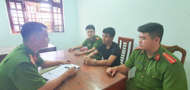 Hà Tĩnh: Trốn nã về quê thì bị công an xã bắt